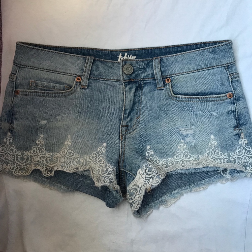 Light wash denim shorts with lace detailing